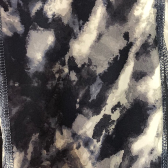 NWOT old navy go dry active leggings. - Picture 2 of 4